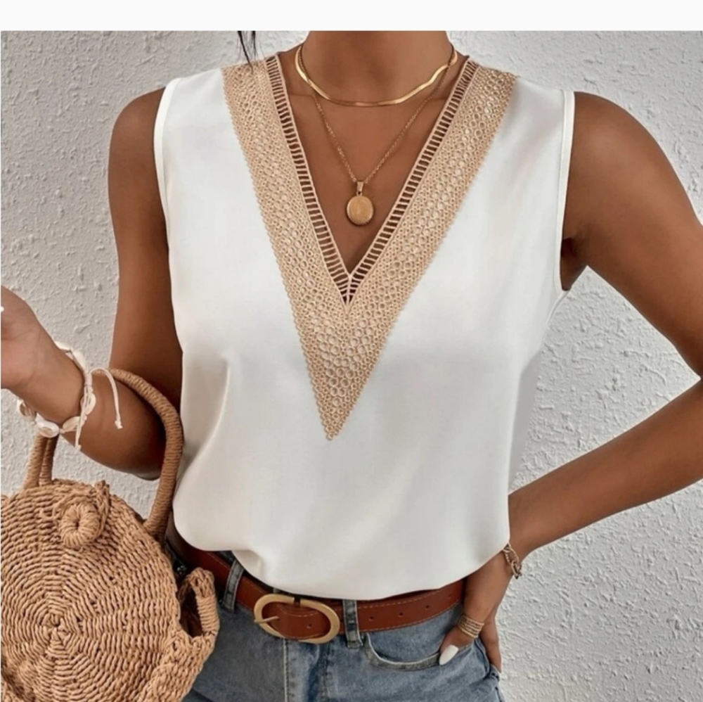 Bohemian crochet v-neck top - Picture 2 of 5